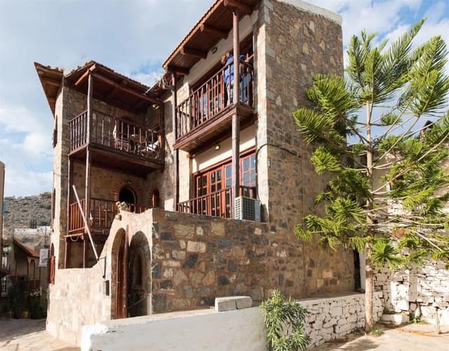 VILLA WITH PRIVATE POOL