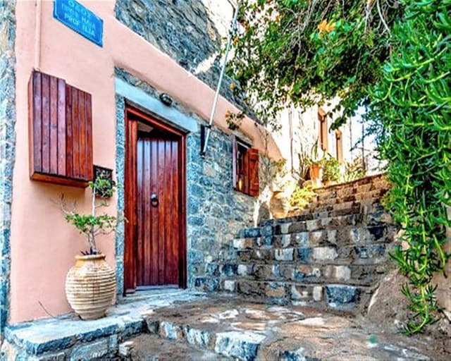VILLA WITH PRIVATE POOL