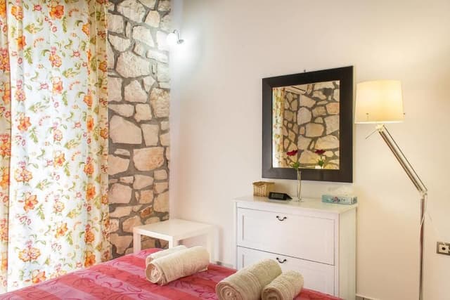 HOUSE TWO BEDROOMS