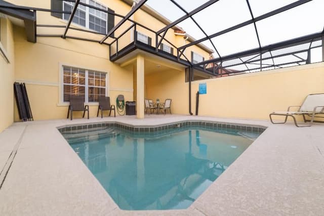 TOWNHOME FOUR BEDROOMS
