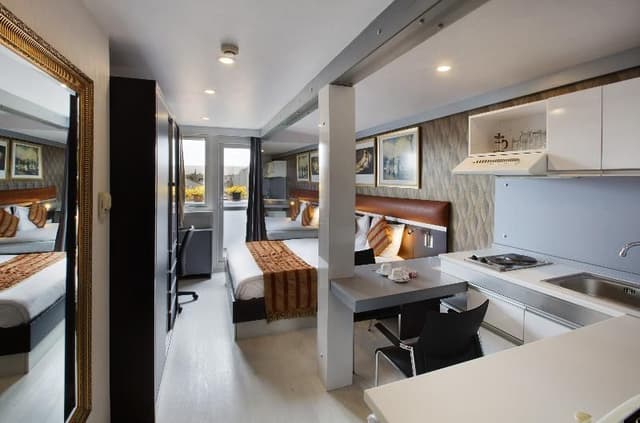 SUITE CAPACITY 3