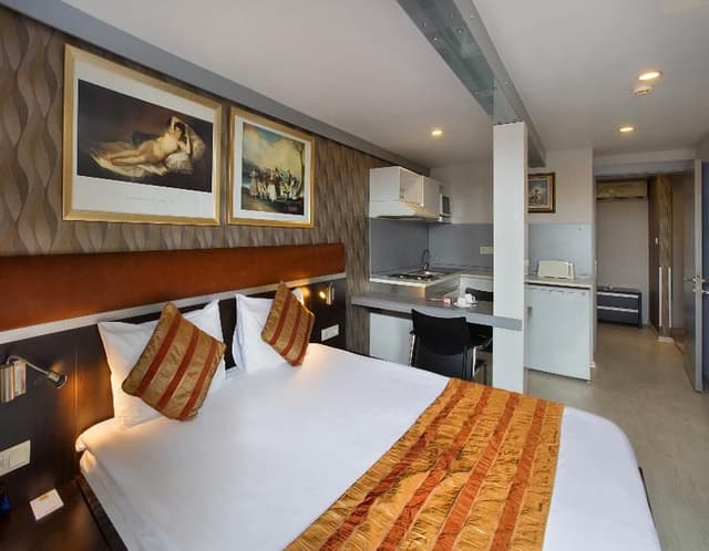 SUITE CAPACITY 3