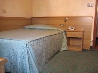 Hotel Adriano0