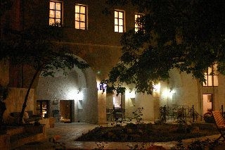El Puente Cave Hotel0
