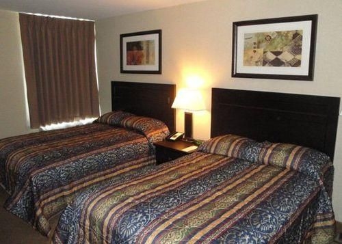 Econo Lodge4
