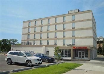 Econo Lodge3