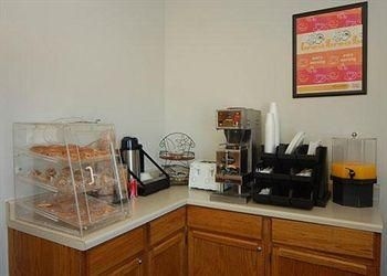Econo Lodge4