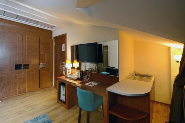 SUITE CAPACITY 2