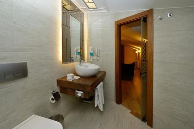SUITE CAPACITY 2
