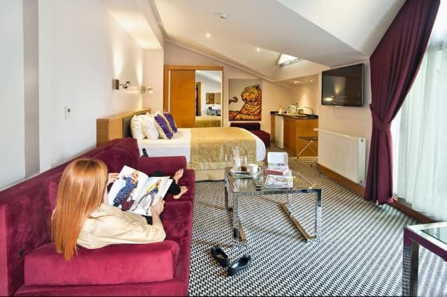 JUNIOR SUITE WITH TERRACE