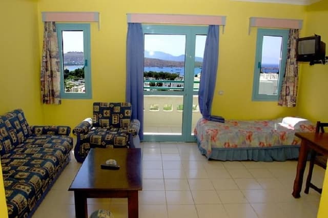 FAMILY ROOM SEA VIEW