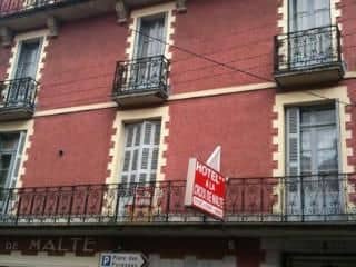 A La Croix De Malte A La Croix De Malte