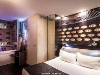 โรงแรมอโพสโทฟี โรงแรมอโพสโทฟี
