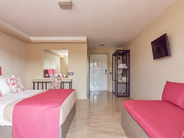 SUITE CAPACITY 2
