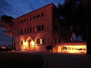 Borgo Storico Seghetti Panichi1