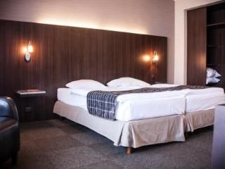 Carlton Hotel4