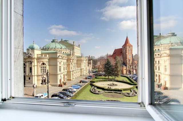APARTMENT CITY VIEW