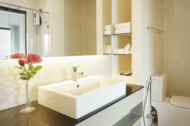 Delxue King Bed