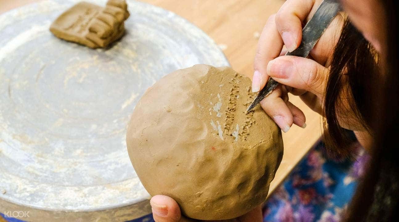 Traditional Korean Pottery Making Experience in Seoul4