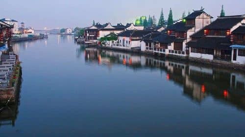 1-Day Private Tour to Zhujiajiao Water Town,the Bund and World Financial Center
