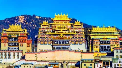 2-Day Shangrila Private Tour: First Bend of The Yangtze River, Jidama Grassland, Sumtsaling Monastery