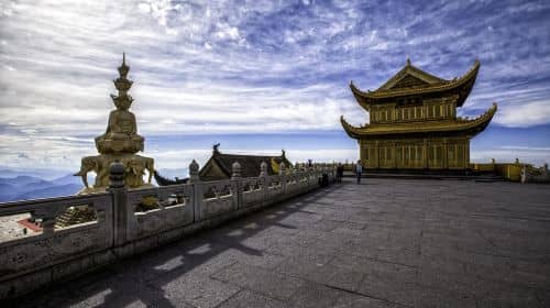 4 ดาว: ทัวร์ส่วนตัว 2 วันในเสฉวนไปยังพระพุทธรูปใหญ่เล่อซานและภูเขาเอ๋อเหม่ยโดยรถไฟหัวกระสุน