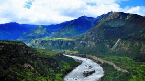 4-Day Lhasa to Nyingchi Private Tour: Pagsom Co, Lamulacuo, Yamdrok Lake