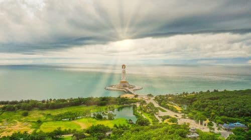 5-Day Private Sanya Tour: Nanshan Temple, West Island, Nanwan Monkey Island, Sanya Zhujiang Nantian Spa, Yanoda Rainforest Cultural Tourism Zone, Hainan Binglang Gulimiao Culture Tourist Zone