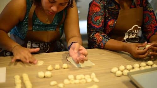 6-Hour Pineapple Cake DIY and Taipei Food Tour