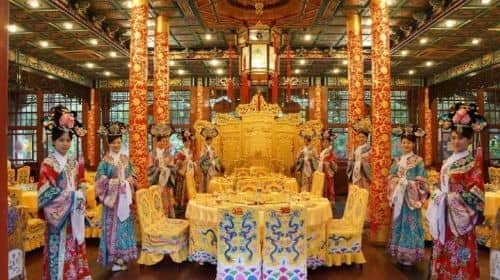 ประสบการณ์การรับประทานอาหารปักกิ่งแบบอิมพีเรียลที่ร้านอาหาร Bai Jia Da Yuan พร้อมทัวร์บาร์ Houhai Lake