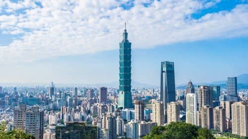 Chiang Kai-shek Memorial Hall+Yongkang Street+Taipei 101+Bangka Longshan Temple+Dihua Street+Ximending one-day tour | Departing from Taipei