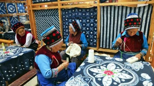 Dali Private Day Tour: Xizhou, Tie Dye, Erhai lake, Jinsuo Island, Dali Ancient Town
