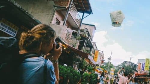 ทัวร์ส่วนตัวครึ่งวันจิ่วเฟิ่น น้ำตกซือเฟิ่น และโคมลอยผิงซี