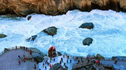 Lijiang 2-Day Tiger Leaping Gorge Hiking Tour and drop off at Lijiang area