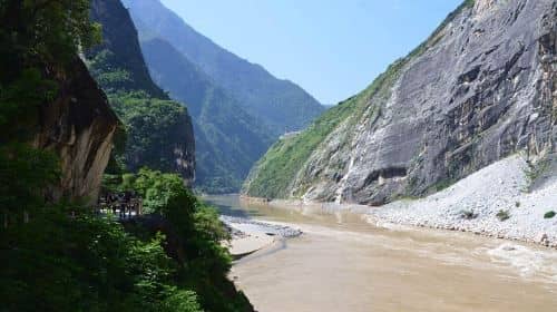 Lijiang Sanyi airport (LJG) Pick up and Tiger Teaping Gorge Private Tour