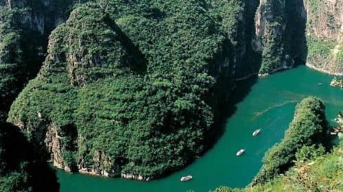 ทัวร์ส่วนตัวล่องเรือที่หุบเขาหลงชิงเซียและเยี่ยมชมถ้ำกุ้ยจูในวันเดียว