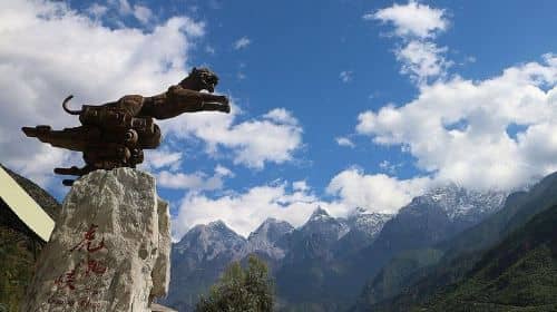 Marvelous Gorge Sightseeing and Photo-Taking From Lijiang