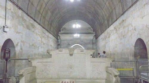 ทัวร์รถโค้ชชมกำแพงเมืองจีนมู่เถียนหยูและสุสานราชวงศ์
