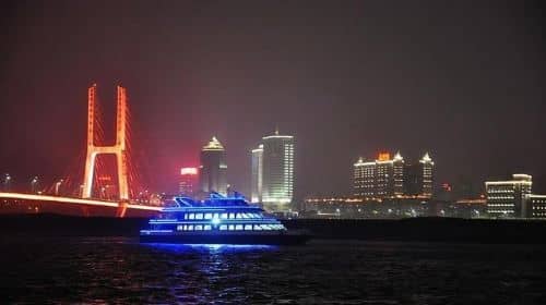 ทัวร์ล่องเรือแม่น้ำหนานชางยามค่ำคืนพร้อมชิมอาหารริมถนนที่หอคอยเฉิงจิน