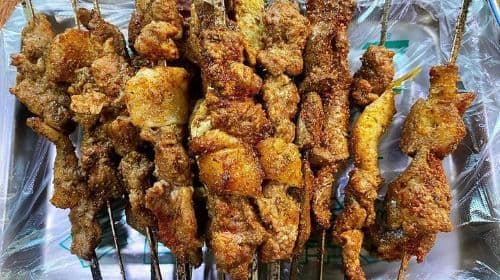 ล่องเรือแม่น้ำไข่มุกยามค่ำคืนพร้อมรับประทานอาหารซินเจียงในเมืองกว่างโจว