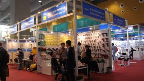 Private Guangzhou Business Tour to Visit Factory and Local Market