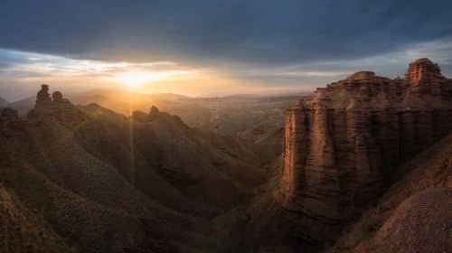 Private Hiking Tour: Pingshanhu Grand Canyon and the Horse Hoof Temple Grottoes