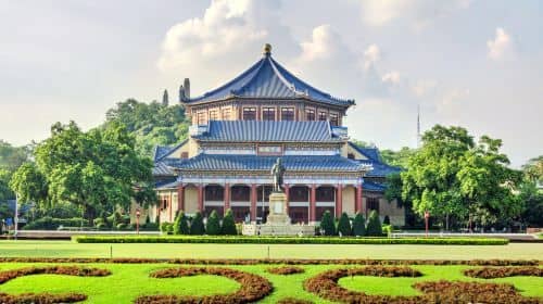 ทัวร์ส่วนตัวครึ่งวัน สำรวจประวัติศาสตร์ กวางโจว เยี่ยมชม สุสานดร.ซุนยัตเซ็น วัดหกบันได และศาลเจ้าตระกูลเฉิน