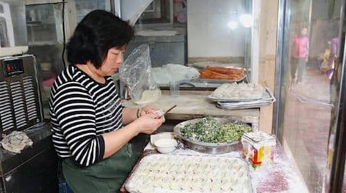 Private Kowloon Michelin Star Street Food & Culture Tour
