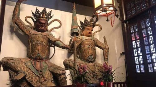 Private Tour of Shanghai City Highlights with Huangpu River Cruise