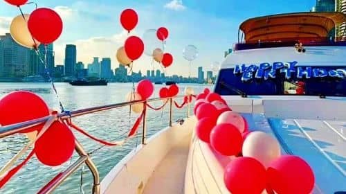 ล่องเรือยอร์ชส่วนตัวหรูหราในเซี่ยงไฮ้ยามค่ำคืน พร้อมดินเนอร์สุดโรแมนติก