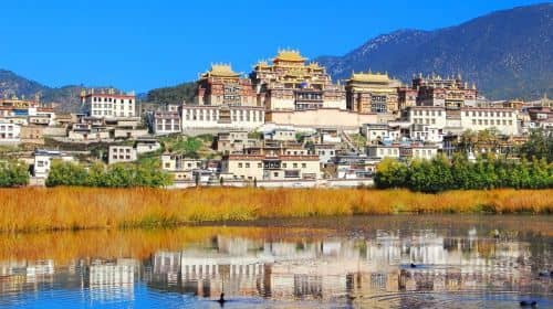 Shangri-La Private Day Tour: Experience Tibetan Daily Life, Sumtsaling Monastery, Napahai Lake
