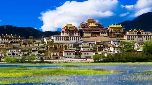 Shangri-La Private Day Tour: Sumtsaling Monastery, Napahai Lake, Experience Tibetan Daily Life