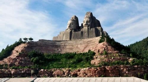 Zhengzhou Private Day Tour to Yellow Rive Park, Erqi Strike Monument Tower and Henan Museum