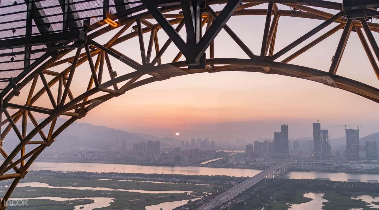 Golden Reel Ferris Wheel in Studio City Macau4